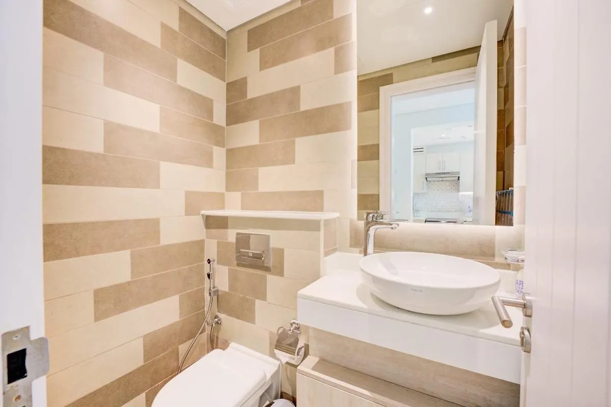 Seven Palm 1 Bed With Rooftop Infinity Pool Dubai Apartment